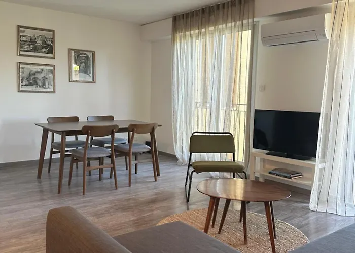 Dans Résidence Avec Piscine Appartement *